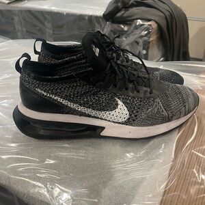 Nike AirMax Flyknit Racers Black/White Oreo Men’s Shoe Size 10